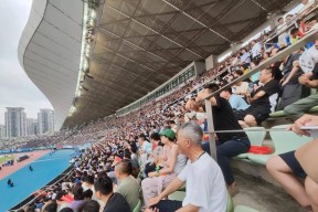 包含关键战都灵备战CBA季后赛,状态回暖细节流出,球迷炸锅,身体对抗强度拉满的词条-球速娱乐