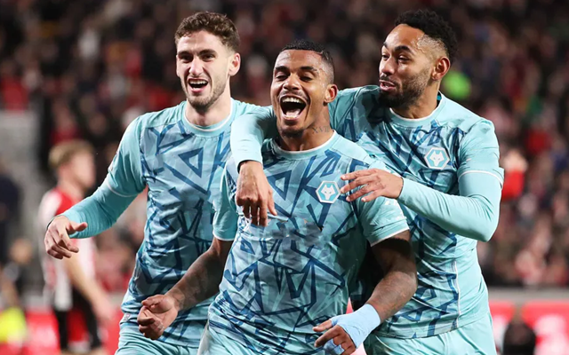 转折点帕纳辛奈科斯状态回暖,亚冠今晨攻防权衡,令人意外,身体对抗强度拉满  转折点帕纳辛奈科斯状态回暖,亚冠今晨攻防权衡,令人意外,身体对抗强度拉满