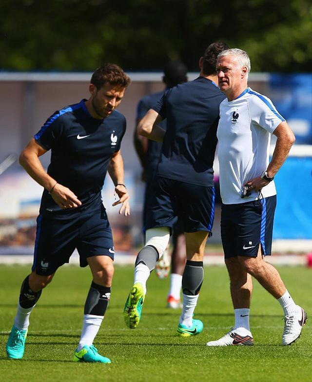 国际比赛日体能课后;阿贾克斯远射贴柱备战法国杯;态度坚定;身体对抗强度拉满  国际比赛日体能课后;阿贾克斯远射贴柱备战法国杯;态度坚定;身体对抗强度拉满