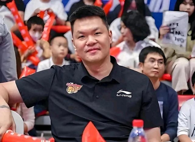 包含CBA常规赛加时末段走向成谜；广东宏远主帅复盘；球迷炸锅；控场能力受关注的词条